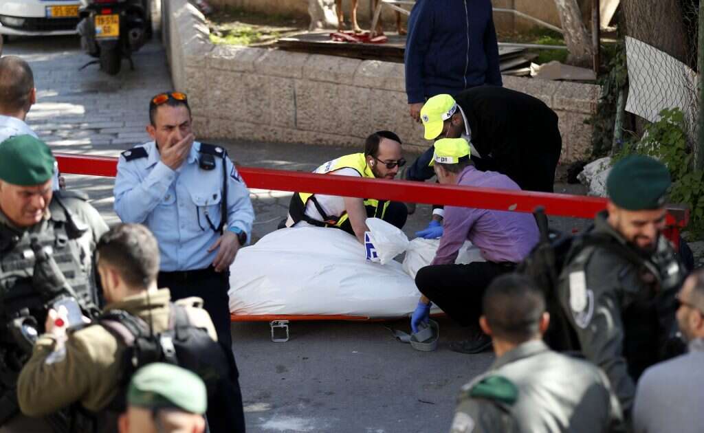 זירת הפיגוע בהר הבית. | EPA זירת הפיגוע בהר הבית. | EPA