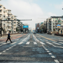 התושבים נצורים בבתים. רחוב בעיר האנגזו בסין, השבוע. | EPA