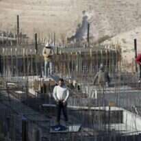 פועלים פלסטינים באתר בנייה ביהודה ושומרון. | EPA