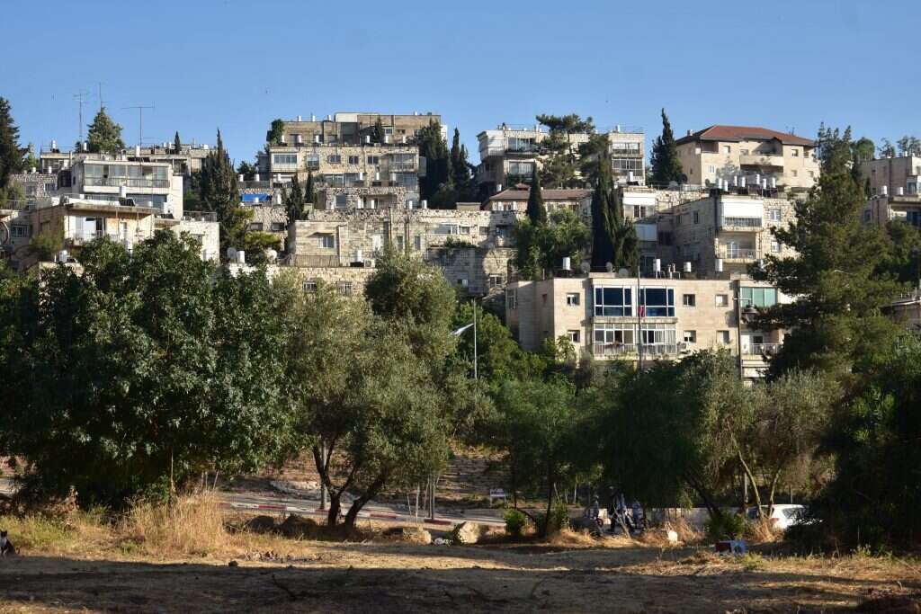 ההילה עוד קיימת. פאתי רחביה היום. | שאטרסטוק