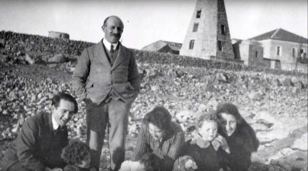 תכנן את הבית בעצמו והתגורר בו עם אשתו הצ'לנית תלמה. אליעזר ילין ומשפחתו. | באדיבות יד בן צבי