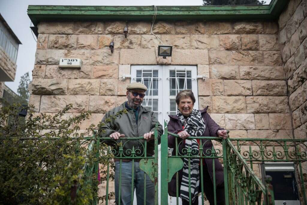לא מתכננים לעזוב את העיר. עליזה אשד ואלי אביר. | הדס פרוש, פלאש 90