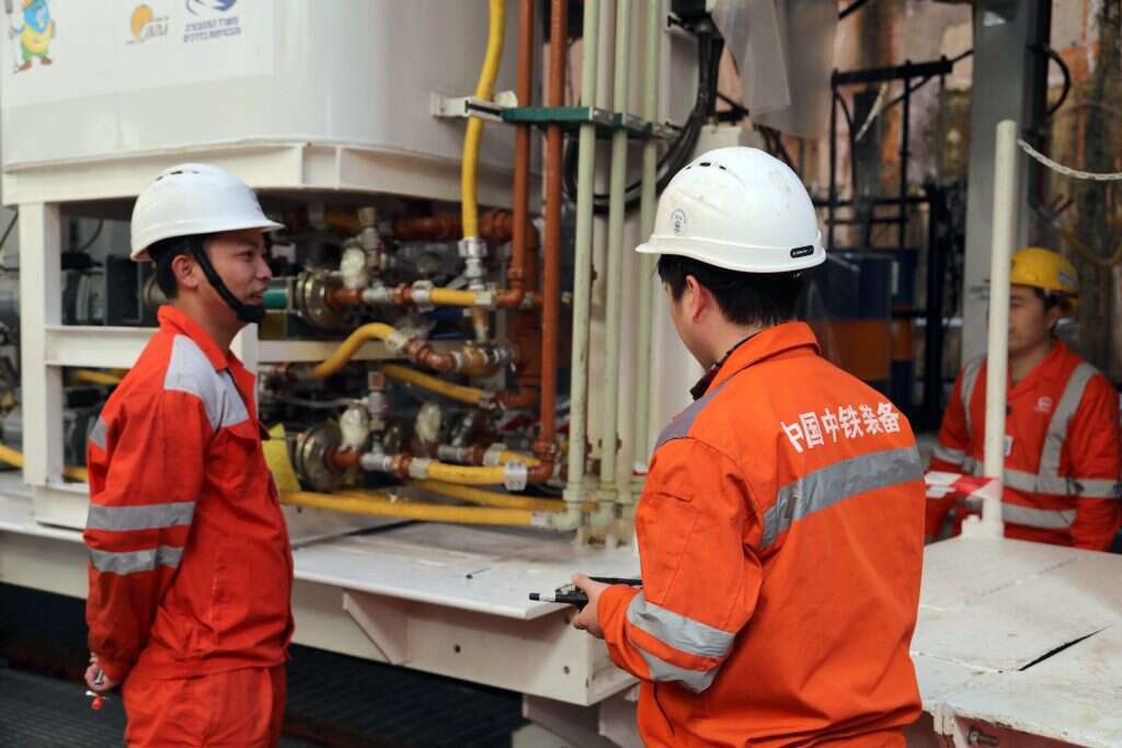 עובדים סינים ברכבת הקלה בתל-אביב. אילוסטרציה. למצולמים אין קשר לכתבה. | גדעון מרקוביץ