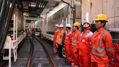 עובדים סינים ברכבת הקלה בתל אביב. אילוסטרציה. למצולמים אין קשר לכתבה. | גדעון מרקוביץ