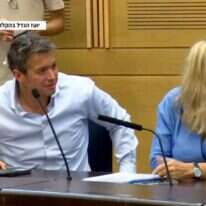 כתבה על התבטאותו של יועז הנדל בחדשות 12. | מסך "מאקו"