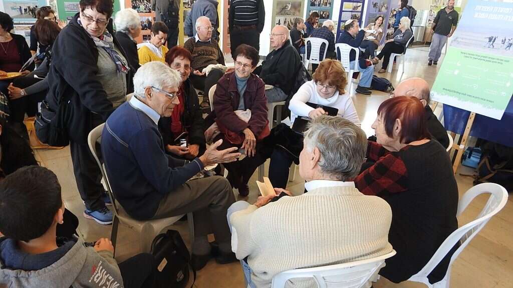 בחזרה לטיולים בביצות, בגאיות ובחורשים. חברי אצח"ה נפגשים ביום העיון לצפרות. | יוסי לשם