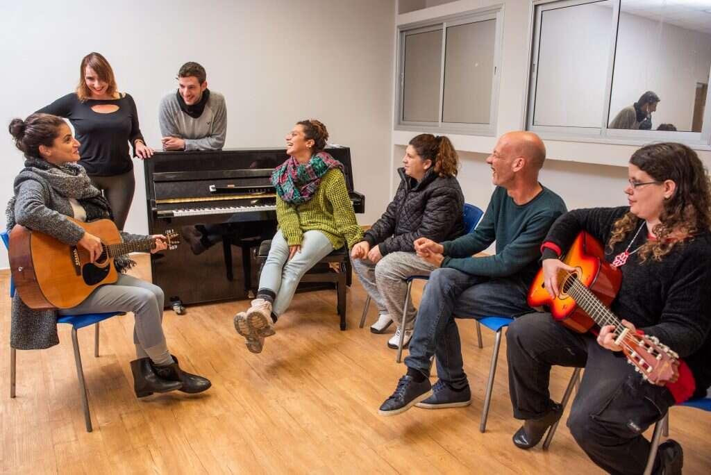 "כל שעה כאן היא כמו שעה אצל הפסיכולוג". חברי הסדנה. | אביטל הירש