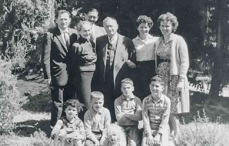 משפחת עגנון, 1960. | באדיבות המשפחה