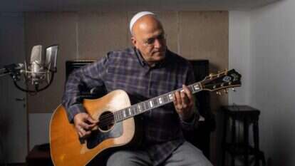 עובדיה חממה. | אבישג שאר-ישוב