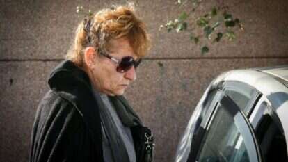 ציפורה דוד מחוץ לבית המשפט ברחובות. | פלאש 90