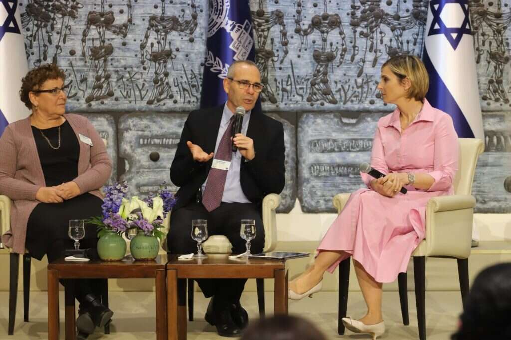 דנה וייס, דוד פסיג ומרים פרץ. | איתן אלחדז, TPS