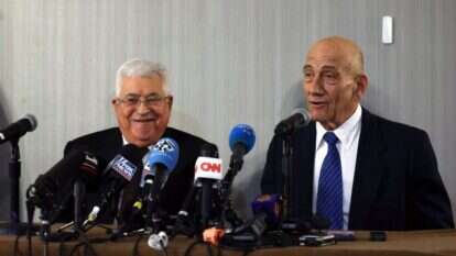 אולמרט ואבו־מאזן במסיבת עיתונאים משותפת בניו־יורק, השבוע. | EPA