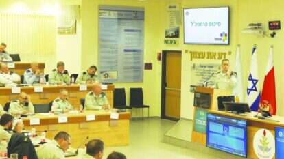 רב אלוף כוכבי מציג את תוכנית תנופה בפני בכירי מטכ"ל. | דובר צה"ל