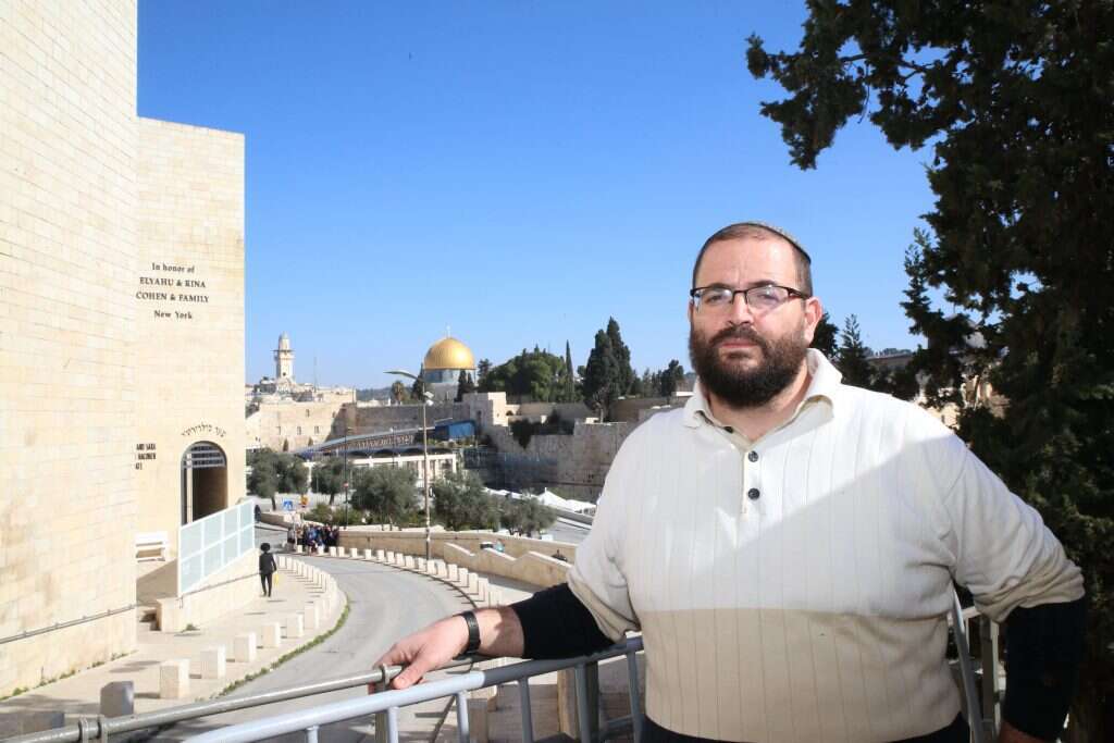 ד"ר אסף מילס. | מרים צחי