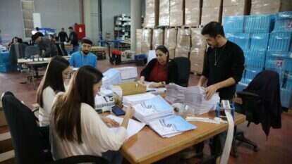 הכנות ליום הבוחר בוועדת הבחירות המרכזית. | EPA