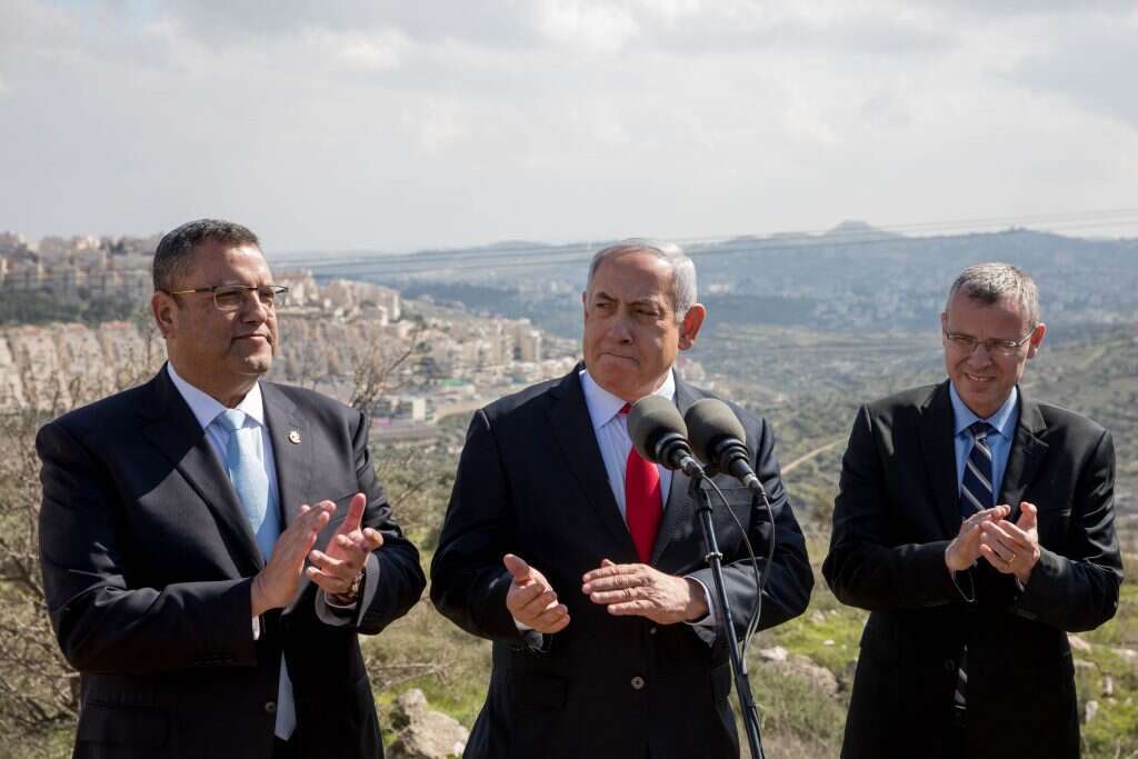 נתניהו בהר חומה עם יריב לוין ומשה ליאון, אתמול. | אוהד צויגנברג