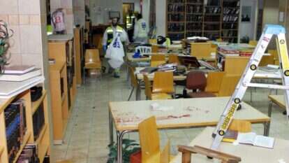 "יש הבדל בין טראומה של פגיעה אישית, למשל בתקרית פלילית, לבין אירוע רב־נפגעים". זירת הפיגוע בישיבת מרכז הרב. | משה מילנר, לע"מ "יש הבדל בין טראומה של פגיעה אישית, למשל בתקרית פלילית, לבין אירוע רב־נפגעים". זירת הפיגוע בישיבת מרכז הרב. | משה מילנר, לע"מ