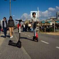 קורקינטים חשמליים בתל־אביב. | שאטרסטוק
