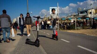 קורקינטים חשמליים בתל־אביב. | שאטרסטוק