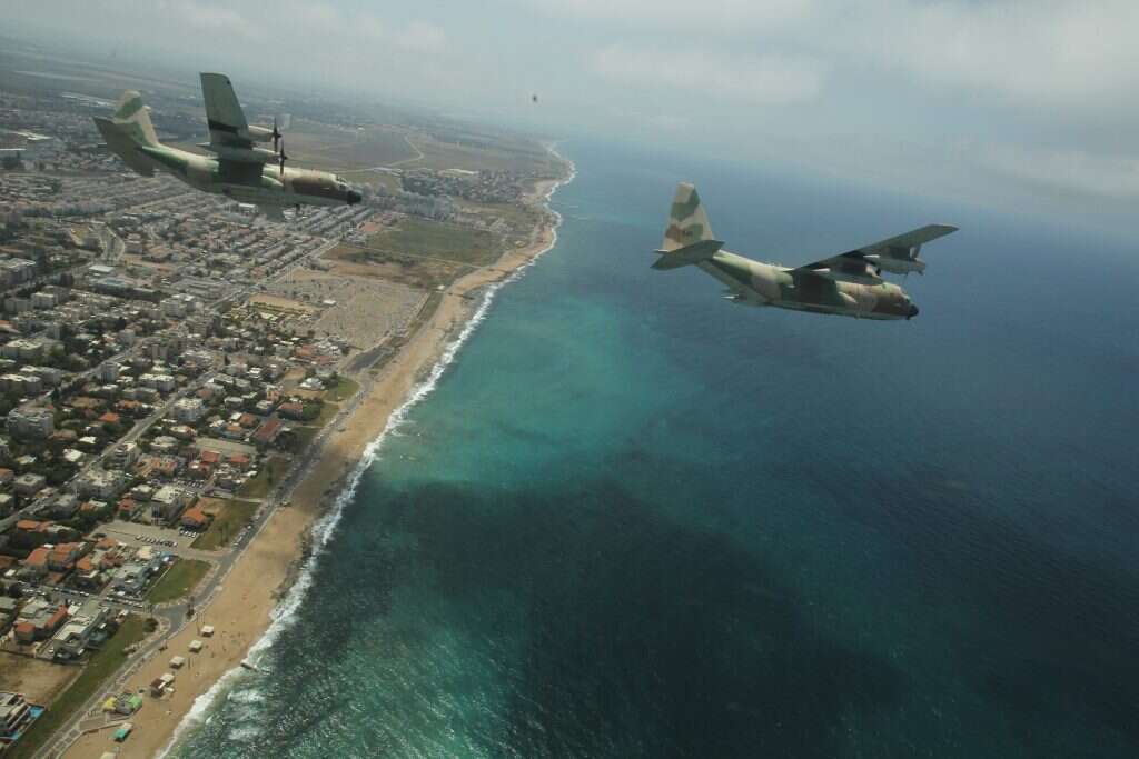 מטוסי הרקולס צה"ליים במטס יום העצמאות 2012. | מרים צחי