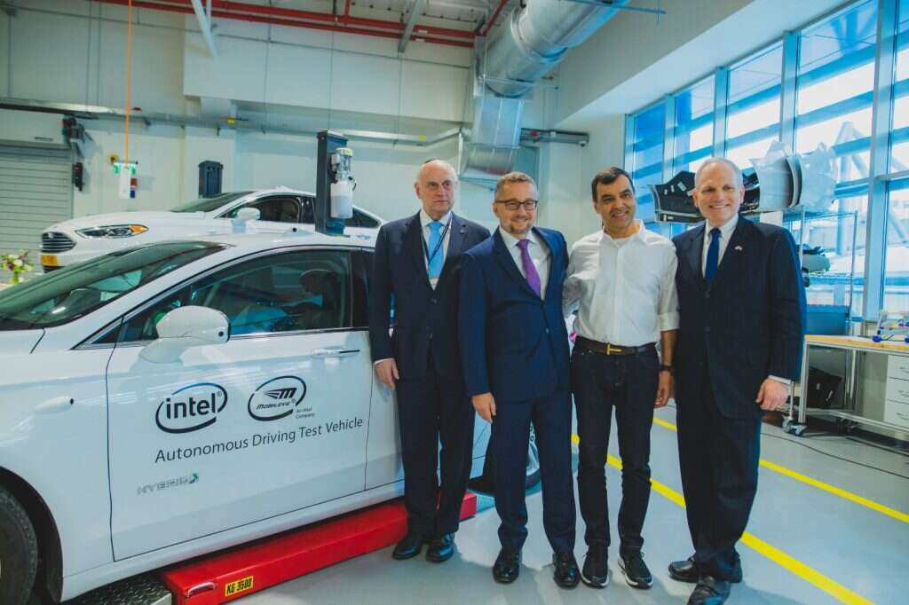 מנכ"ל ועידת הנשיאים ויליאם דארוף, פרופ אמנון שעשוע, נשיא הועידה ארתור סטארק וסגן יו"ר הועידה מלקולם הונליין. | מוביליי מנכ"ל ועידת הנשיאים ויליאם דארוף, פרופ אמנון שעשוע, נשיא הועידה ארתור סטארק וסגן יו"ר הועידה מלקולם הונליין. | מוביליי