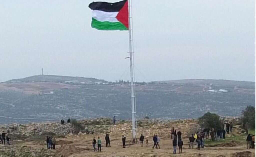 השתלטות פלסטינית על האתר הארכיאולוגי תל ארומה. | "שומרים על הנצח" השתלטות פלסטינית על האתר הארכיאולוגי תל ארומה. | "שומרים על הנצח"