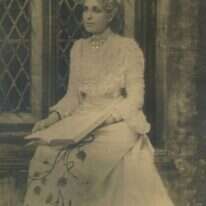 מפורסמת לאחת מן הנשים היחידות בידיעתה הברורה במקצועות תורתנו הקדושה. פרחה ששון. | באדיבות נתן סלימאן ששון, ראש מכון "אהל דוד ששון"