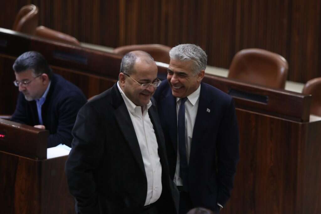 יאיר לפיד ואחמד טיבי. | מרים צחי