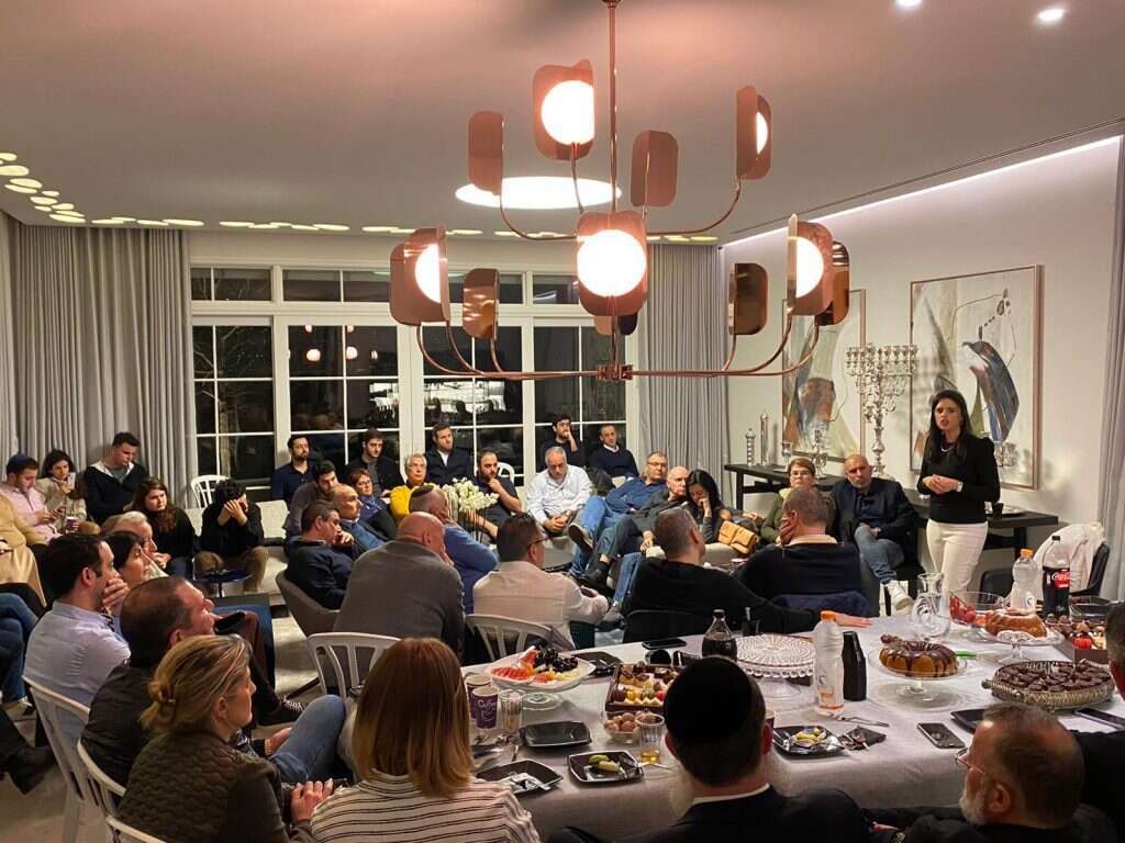 איילת שקד בחוג בית בסביון. | אריאל שנבל