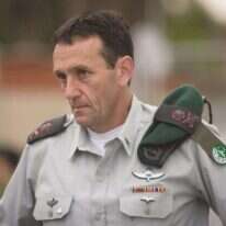 חלוקת כסף קטארי בעזה. אילוסטרציה. | עבד ראחים חטיב