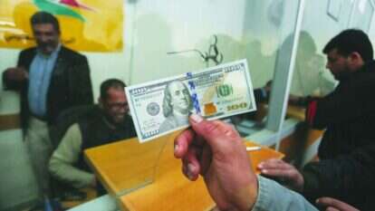 חלוקת כסף בעזה. | עבד ראחים חטיב