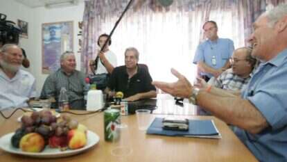 ראשי מועצת יש"ע בלשכתו של מויאל, 2005. | מרים צחי ראשי מועצת יש"ע בלשכתו של מויאל, 2005. | מרים צחי