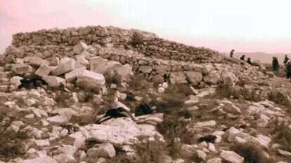 המזבח בהר עיבל המיוחס למסופר בספר יהושע. | דניאל ונטורה