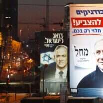 שלטי בחירות במרכז. | AFP