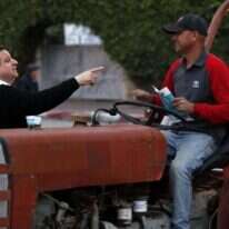 איימן עודה בקמפיין בטייבה. | AFP