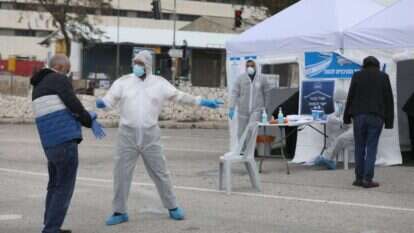 הצבעה בקלפיות למבודדים. | EPA