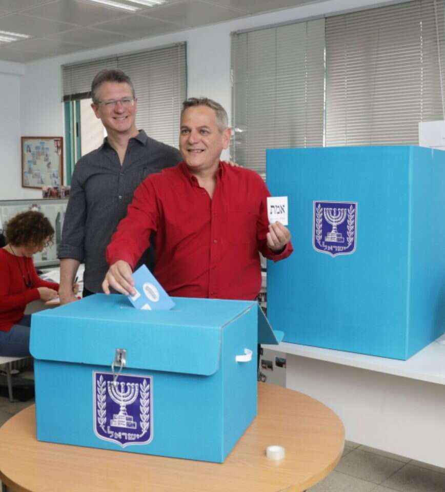 ח"כ ניצן הורביץ בקלפי. | רענן כהן