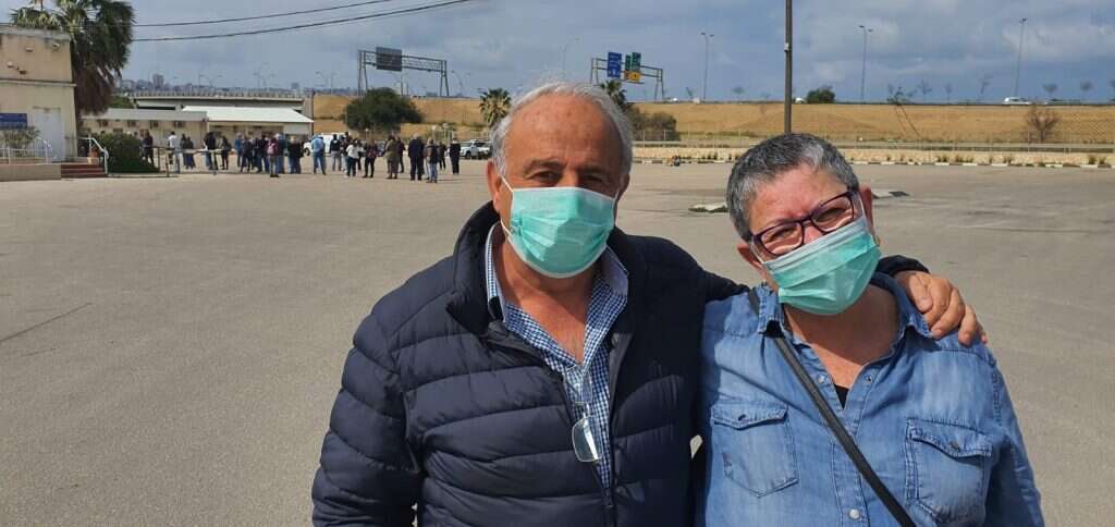 מבודדי הקורונה מצביעים בקלפי ייעודית. | יאיר קראוס מבודדי הקורונה מצביעים בקלפי ייעודית. | יאיר קראוס