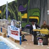 מחוץ לקלפי בשדרות. | לירון מולדובן