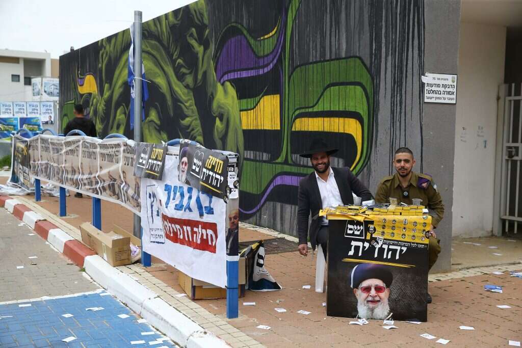 מחוץ לקלפי בשדרות. | לירון מולדובן