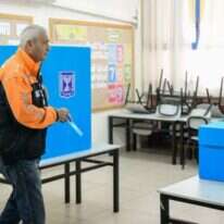 מצביע בקלפי, בחירות 2020. למצולם אין קשר לכתבה. | פלאש 90