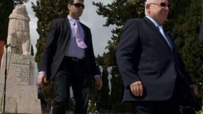 נשיא המדינה ריבלין ומאבטח, בטקס לפני 5 שנים. | אייל מרגולין - ג'יני