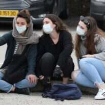 ישראליות בבידוד ממתינות להצביע בקלפי. | EPA