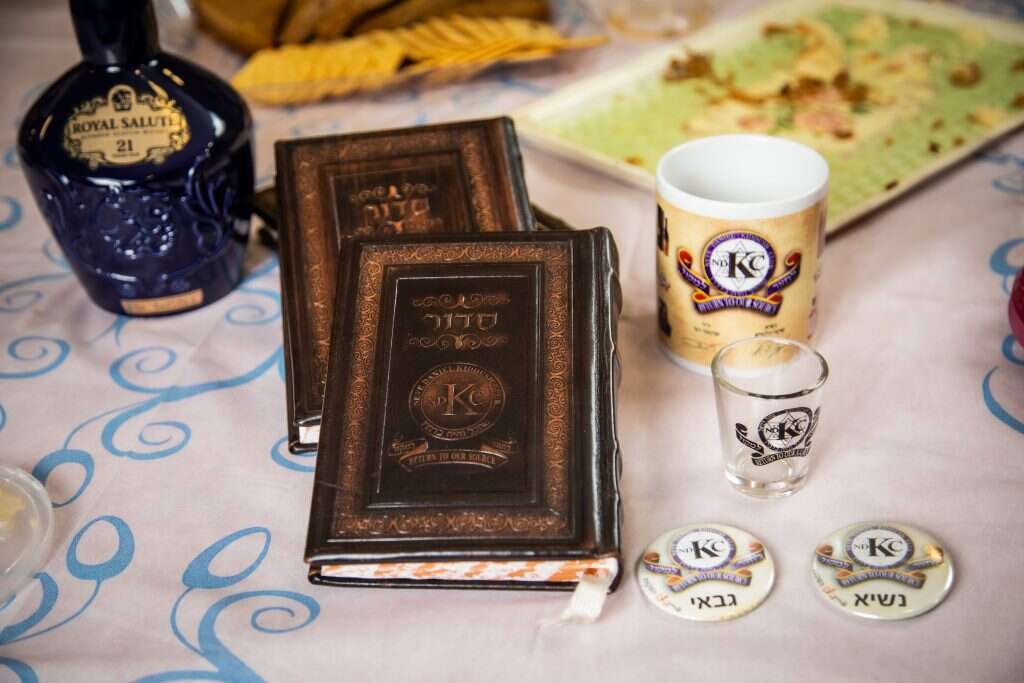 מרצ'נדייז בקידוש קלאב. | אריק סולטן