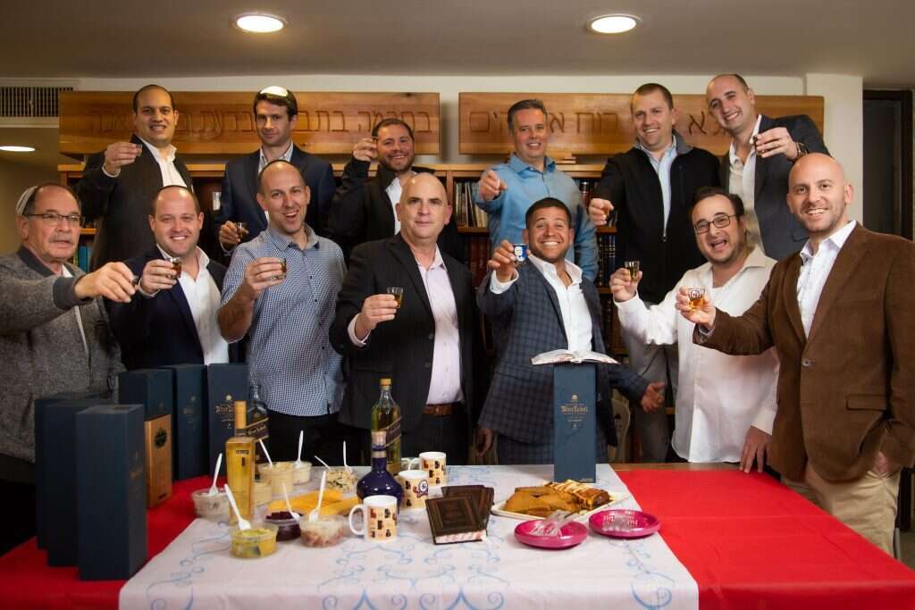 קידוש קלאב נווה דניאל. | אריק סולטן