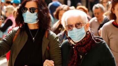 תיירים עם מסיכות פנים בירושלים. | AFP