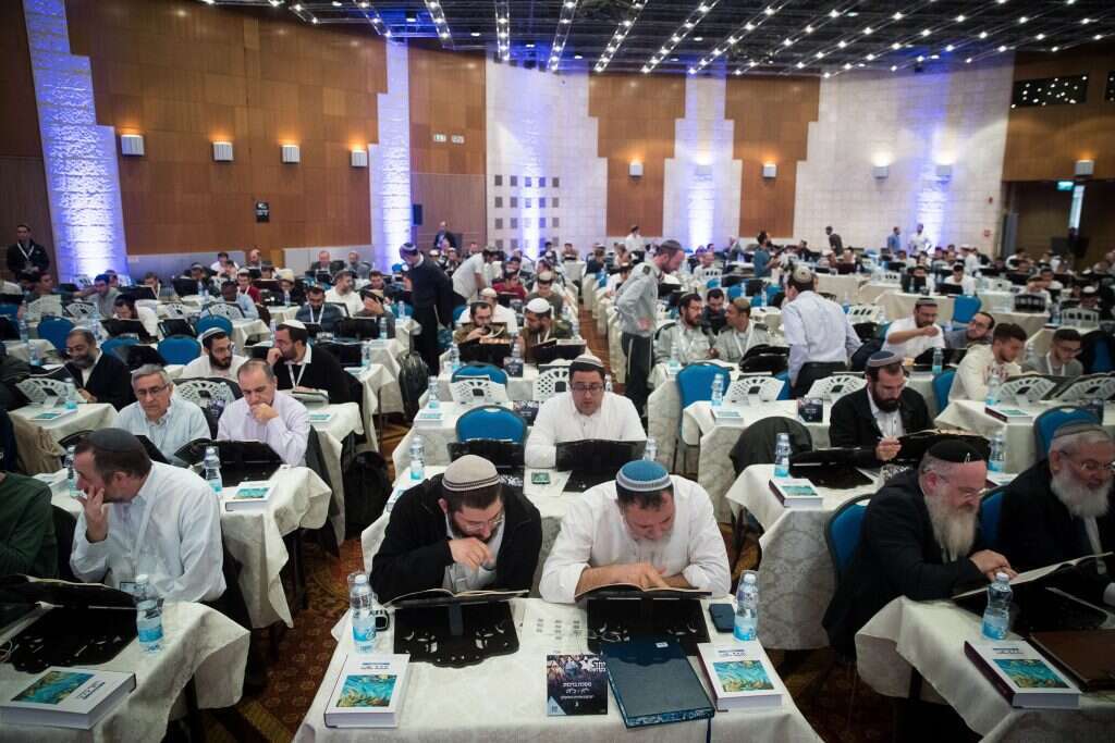 טקס לימוד תורה וסיום הש"ס של הציונות הדתית בבנייני האומה, ירושלים. | יונתן זינדל, פלאש 90