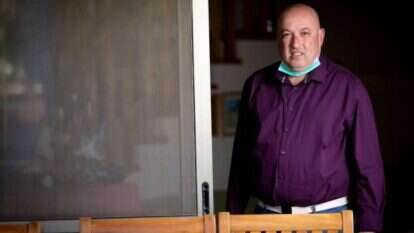 פרופ' גרוטו בחלון ביתו, השבוע. | אריק סולטן