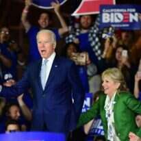 ביידן עולה על הבמה באירוע בלוס-אנג'לס, ביום שלישי שעבר. | AFP