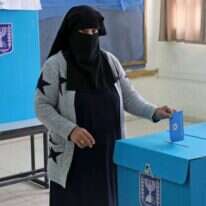 מצביעה בנגב. למצולמת אין קשר לכתבה. | AFP